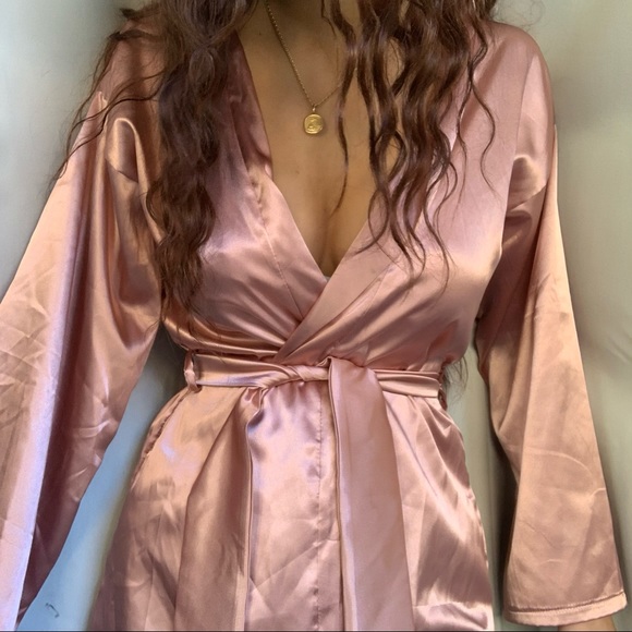 Pretty little thing dusty pink satin robe - Picture 1 of 4